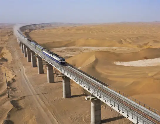 A train runs on the Hotan-Ruoqiang rail line in northwest China's Xinjiang Uygur autonomous region. (Photo by Wen Xinghua)