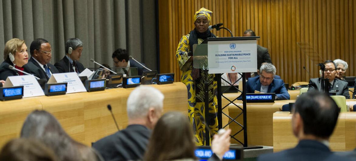 Julienne Lusenge, du Fonds pour les femmes congolaises, une ONG de la République démocratique du Congo, intervient lors d'un dialogue de haut niveau de l'Assemblée générale. © Photo ONU/Manuel Elias