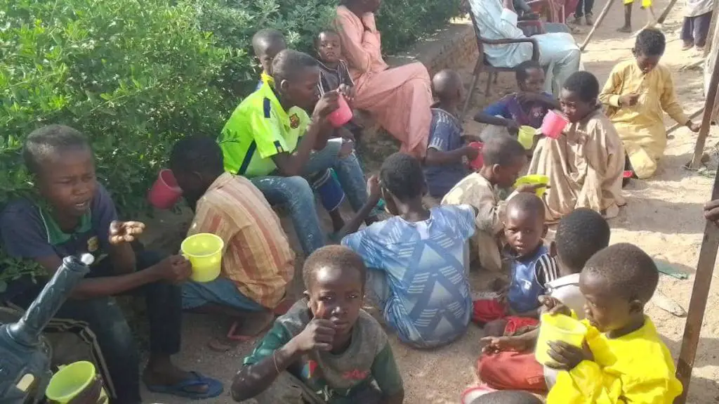 Tchad : des bouillies distribuées aux enfants à Abéché pour que la pluie tombe
