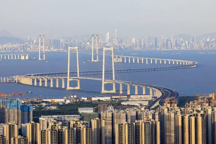 Photo shows the Lingdingyang bridge, which is part of the Shenzhen-Zhongshan link in south China's Guangdong province. (Photo by Fu Haiyan/People's Daily Online)