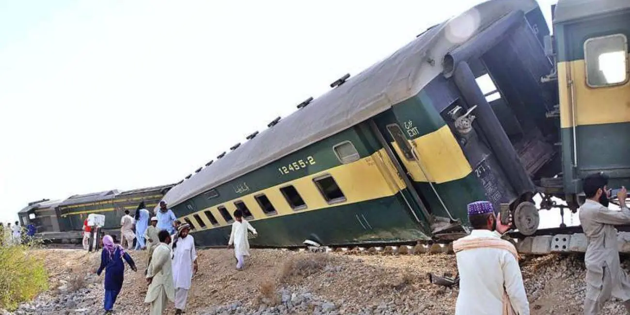 Pakistan : Au moins 15 morts dans le déraillement d'un train
