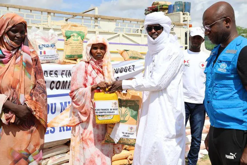 Tchad : le personnel du ministère des Finances apporte son soutien aux réfugiés soudanais