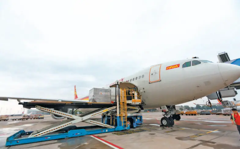 Imported fresh products are unloaded from an airplane which has arrived from overseas at Beijing Capital International Airport in Beijing, capital of China. (Photo/Fang Xing)