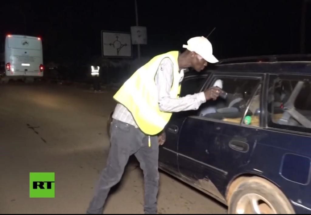 Niger : les habitants de Niamey organisent des « veillées citoyennes » face à la menace d'intervention militaire de la CEDEAO Niger : les habitants de Niamey organisent des « veillées citoyennes » face à la menace d'intervention militaire de la CEDEAO