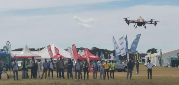 Photo shows a drone performance at an agricultural technology exhibition in Zambia. (Photo by Zhang Xu)