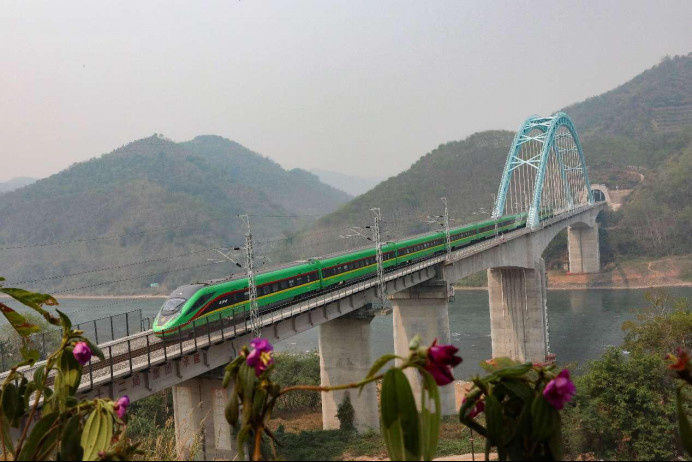 A train from Kunming, capital of southwest China's Yunnan province, to Vientiane, capital of Laos, passes over a bridge along the China-Laos Railway in Jinghong, Xishuangbanna Dai autonomous prefecture, Yunnan province. (Photo by Li Yunsheng/People's Daily Online) A train from Kunming, capital of southwest China's Yunnan province, to Vientiane, capital of Laos, passes over a bridge along the China-Laos Railway in Jinghong, Xishuangbanna Dai autonomous prefecture, Yunnan province. (Photo by Li Yunsheng/People's Daily Online)