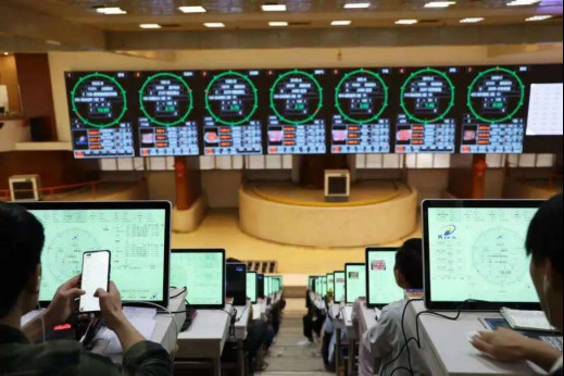 Photo shows the auction hall of the Kunming International Flora Auction Trading Center, southwest China's Yunnan province. (Photo from Dushi Shibao) Photo shows the auction hall of the Kunming International Flora Auction Trading Center, southwest China's Yunnan province. (Photo from Dushi Shibao)