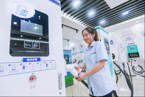 Charging piles for new energy vehicles are manufactured in a workshop of a tech firm in east China's Jiangxi province. (Photo by Hu Bowei/People's Daily Online)
