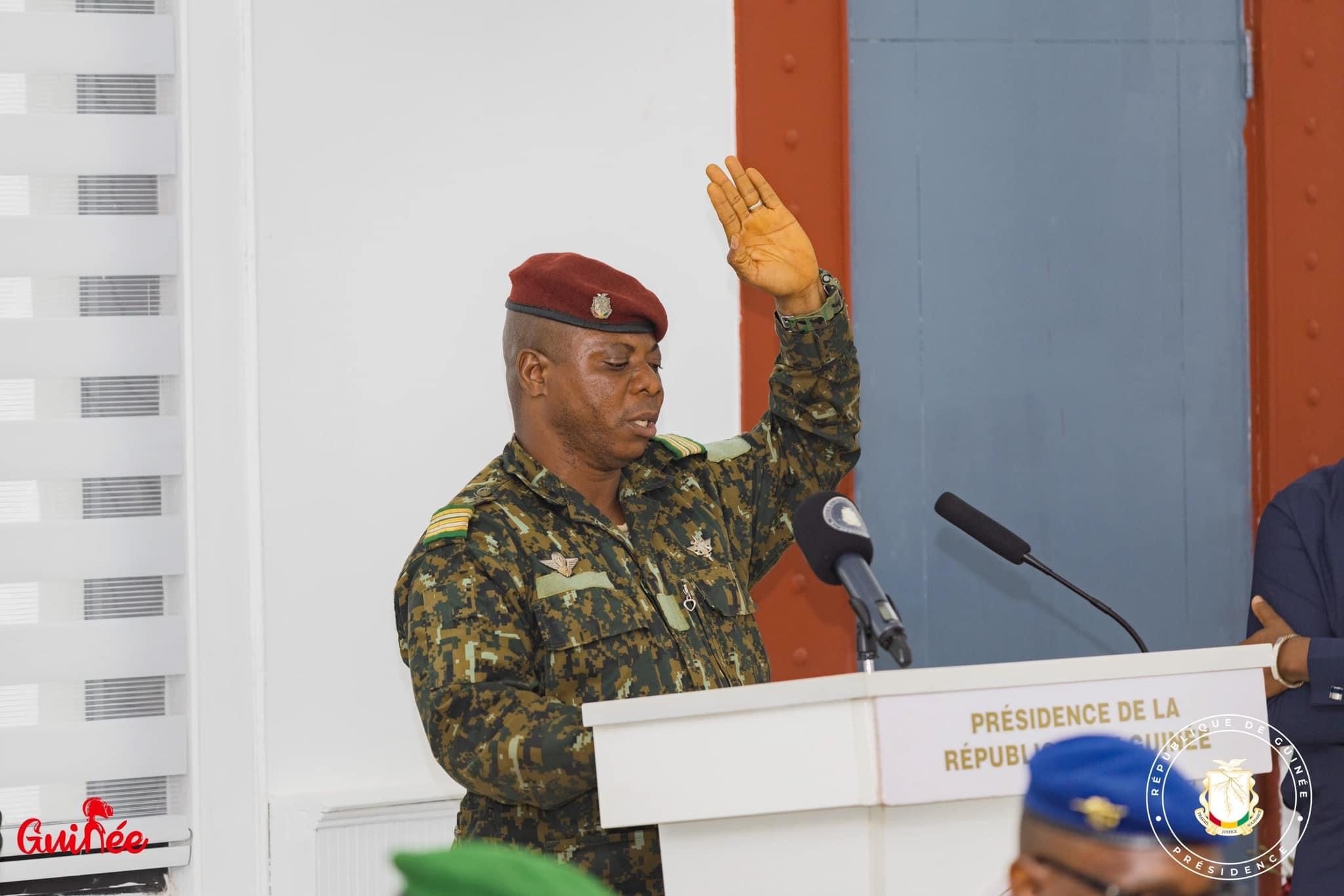 Guinée : des officiers de l’armée prêtent serment devant le président