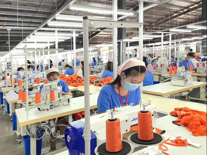 Lao workers are manufacturing garments in a factory of Best Garment Group in the Vientiane Saysettha Development Zone in Laos. (Photo by Sun Guangyong/People's Daily)