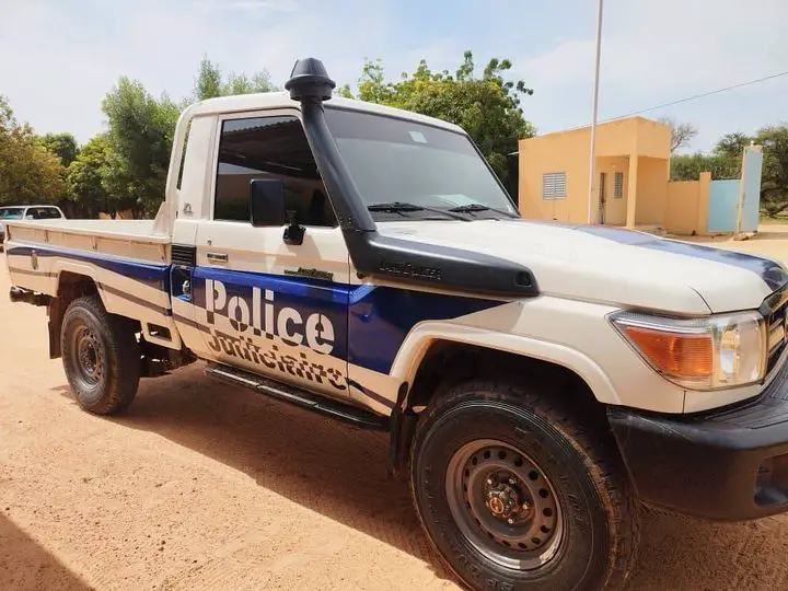 Tchad : le gouverneur du Batha remet un véhicule neuf à la Police judiciaire
