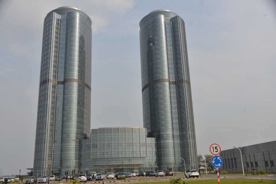 Une vue des 2 tours jumelles de Brazzaville Une vue des 2 tours jumelles de Brazzaville