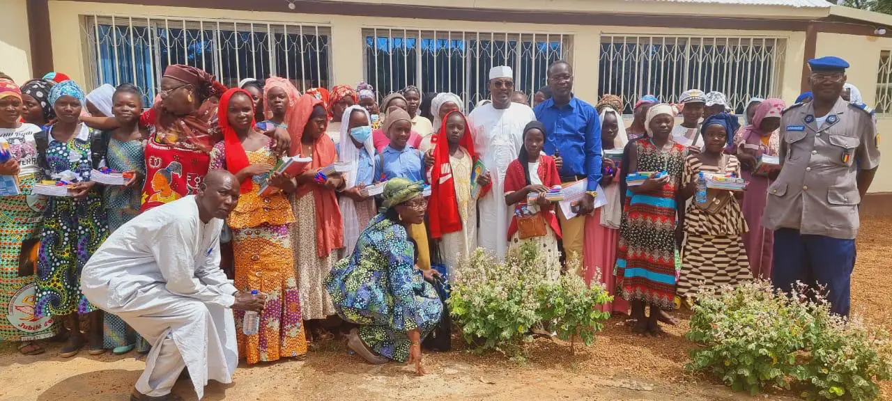 Tchad : des kits scolaires offerts à 60 filles et des bourses d’études à 3 filles-mères à Sarh