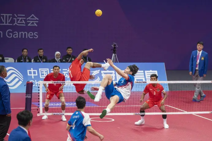 Photo shows a men's sepak takraw game between Indonesia and South Korea at the 19th Asian Games in Hangzhou, east China's Zhejiang province, Sept. 24, 2023. (Photo by Hu Xiaofei/People's Daily Online)