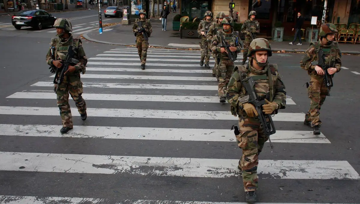 Des militaires dans les rues de Paris après les attentats © Maxppp