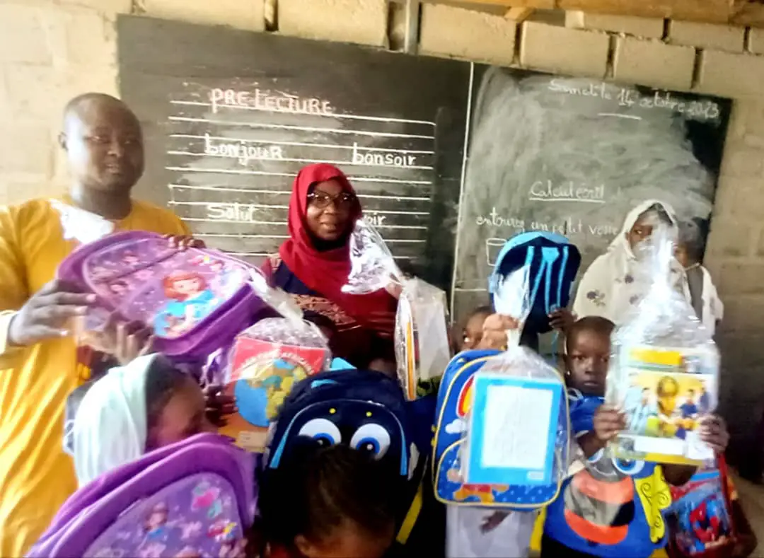Tchad : l'AFAC offre des kits scolaires aux élèves de l'École primaire Les Lucioles