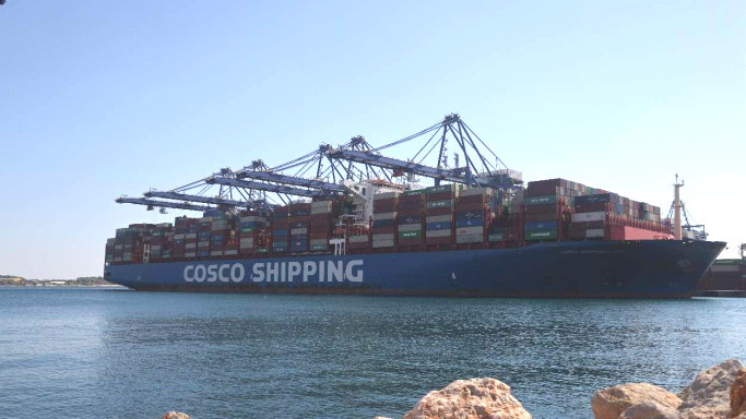 Photo shows a container ship at the Piraeus Port, Greece. (Photo by Meng Xianglin/People's Daily)