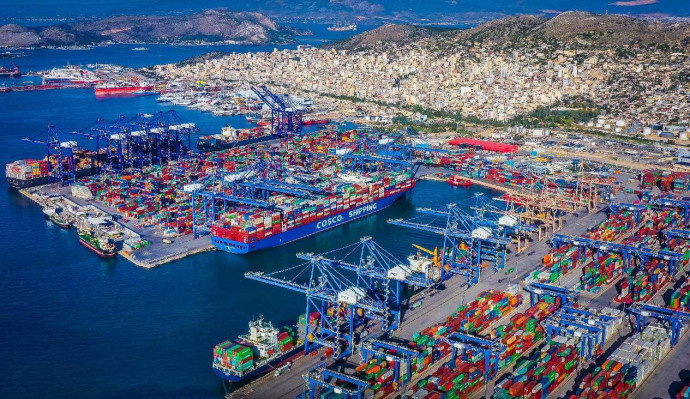 Photo shows a distant view of the container terminal of the Piraeus Port in Greece. (Photo by Zhang Zhiming)