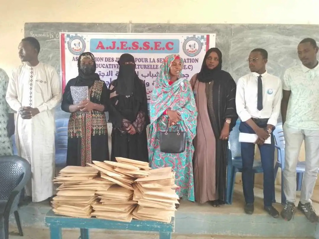 Tchad : l’Association des jeunes de N'Djamena distribue 200 kits scolaires aux élèves vulnérables