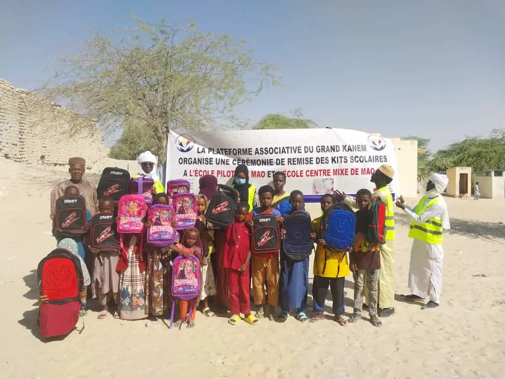 Tchad : les élèves exemplaires de Mao reçoivent des fournitures scolaires