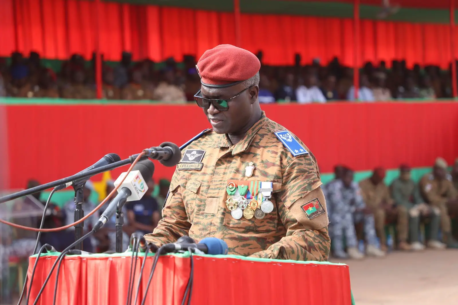 Burkina Faso : le ministre de la Défense prévient les terroristes, "déposer les armes ou périr"
