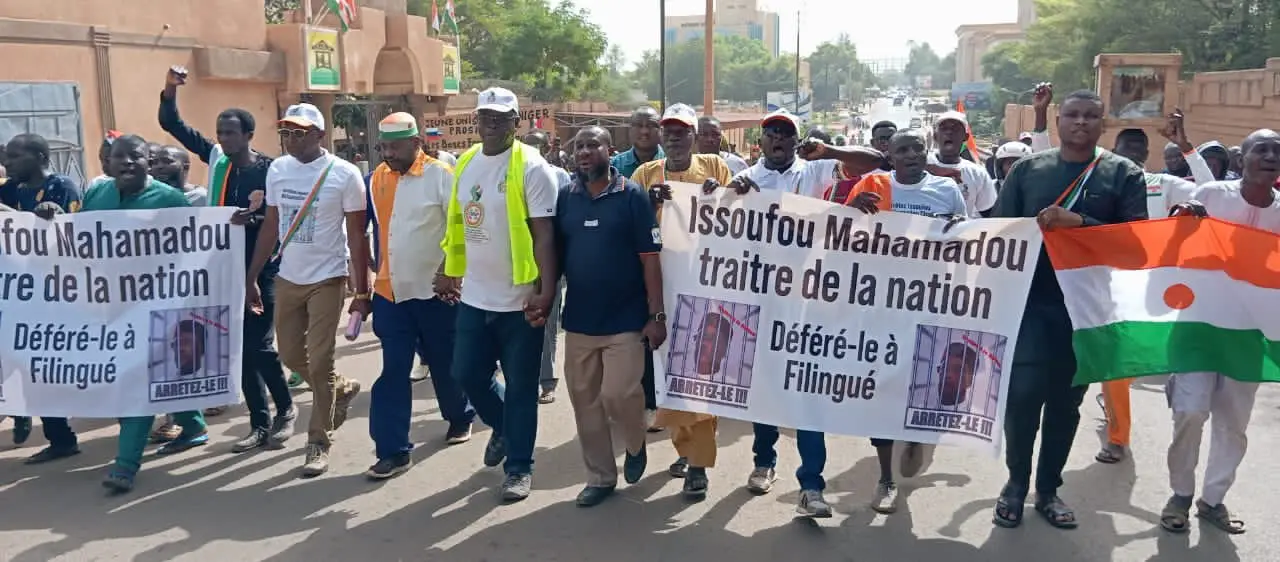 Niger : Des manifestants plaident pour l’arrestation de l’ancien Président Issoufou Mahamadou