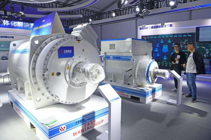 Intelligent mining equipment is exhibited at the China (Anhui) International Coal Equipment and Mining Equipment Expo 2023, Sept. 22. (Photo by Chen Bin/People's Daily Online)