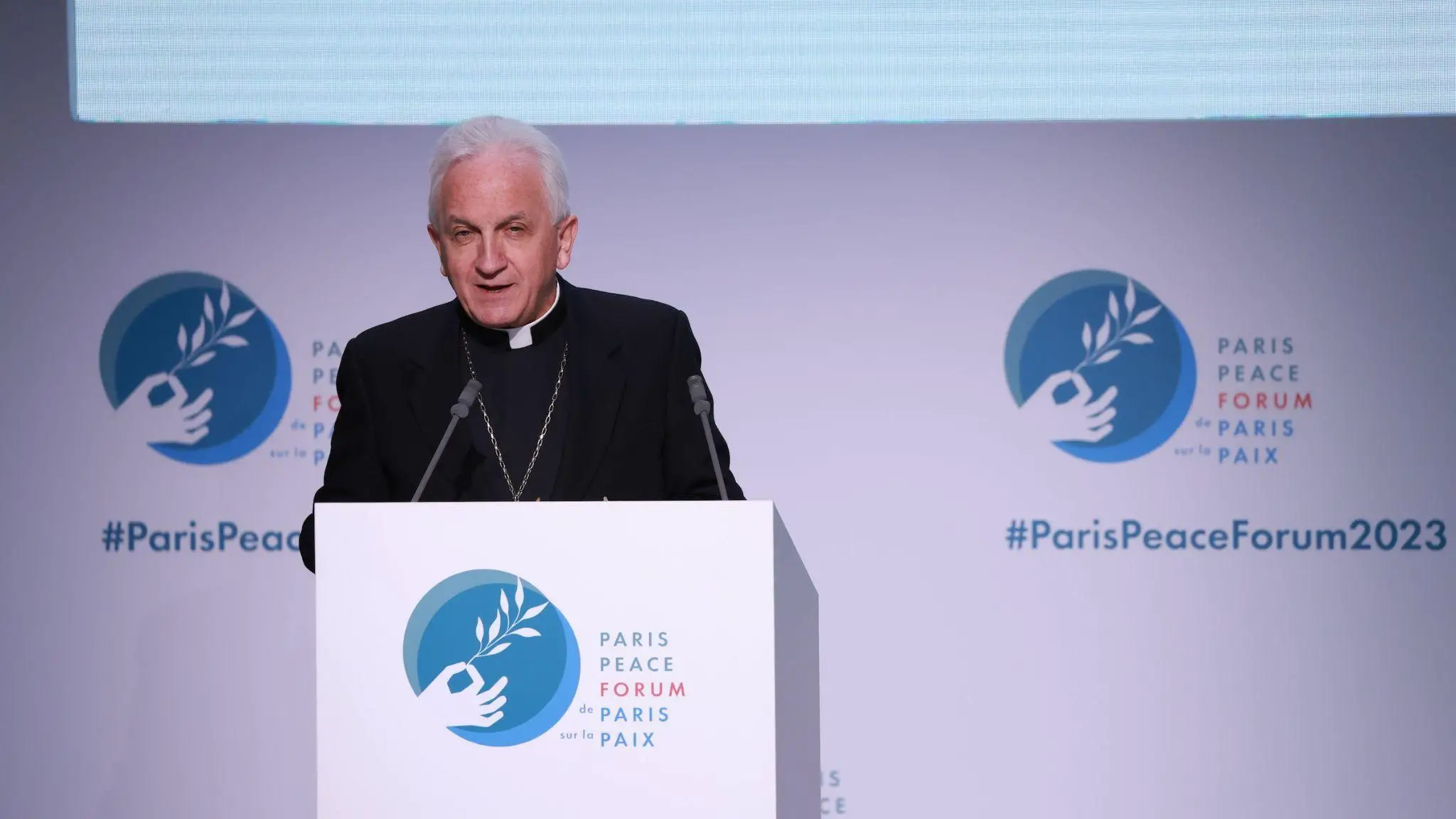 Mgr Celestino Migliore, nonce apostolique en France, lit un message du pape François lors de l'ouverture du Forum. Photo/Forum de Paris sur la Paix.