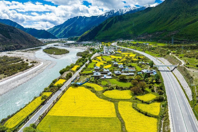 Photo taken by a drone on May 28, 2023 shows , southwest China's Xizang autonomous region. (Photo by Huang Shenglin/People's Daily Online)