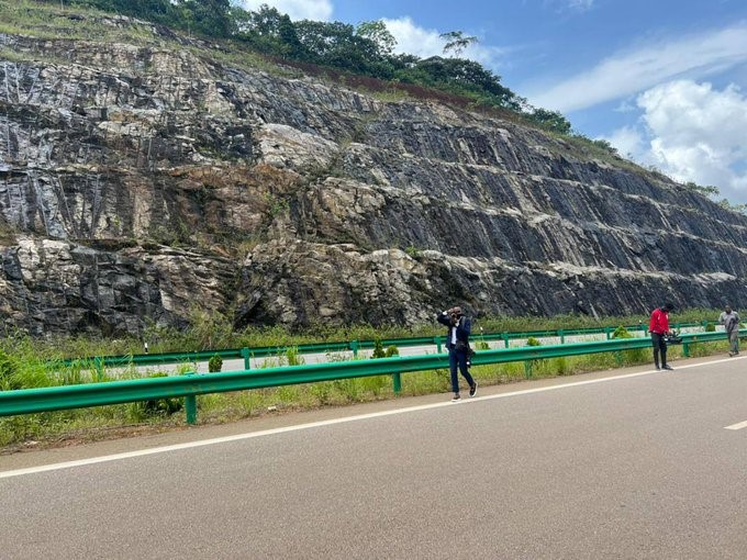 Tchad / Cameroun : Le ministre des Infrastructures et du Désenclavement du Tchad salue la mise en œuvre de l’autoroute Yaoundé – Douala Tchad / Cameroun : Le ministre des Infrastructures et du Désenclavement du Tchad salue la mise en œuvre de l’autoroute Yaoundé – Douala