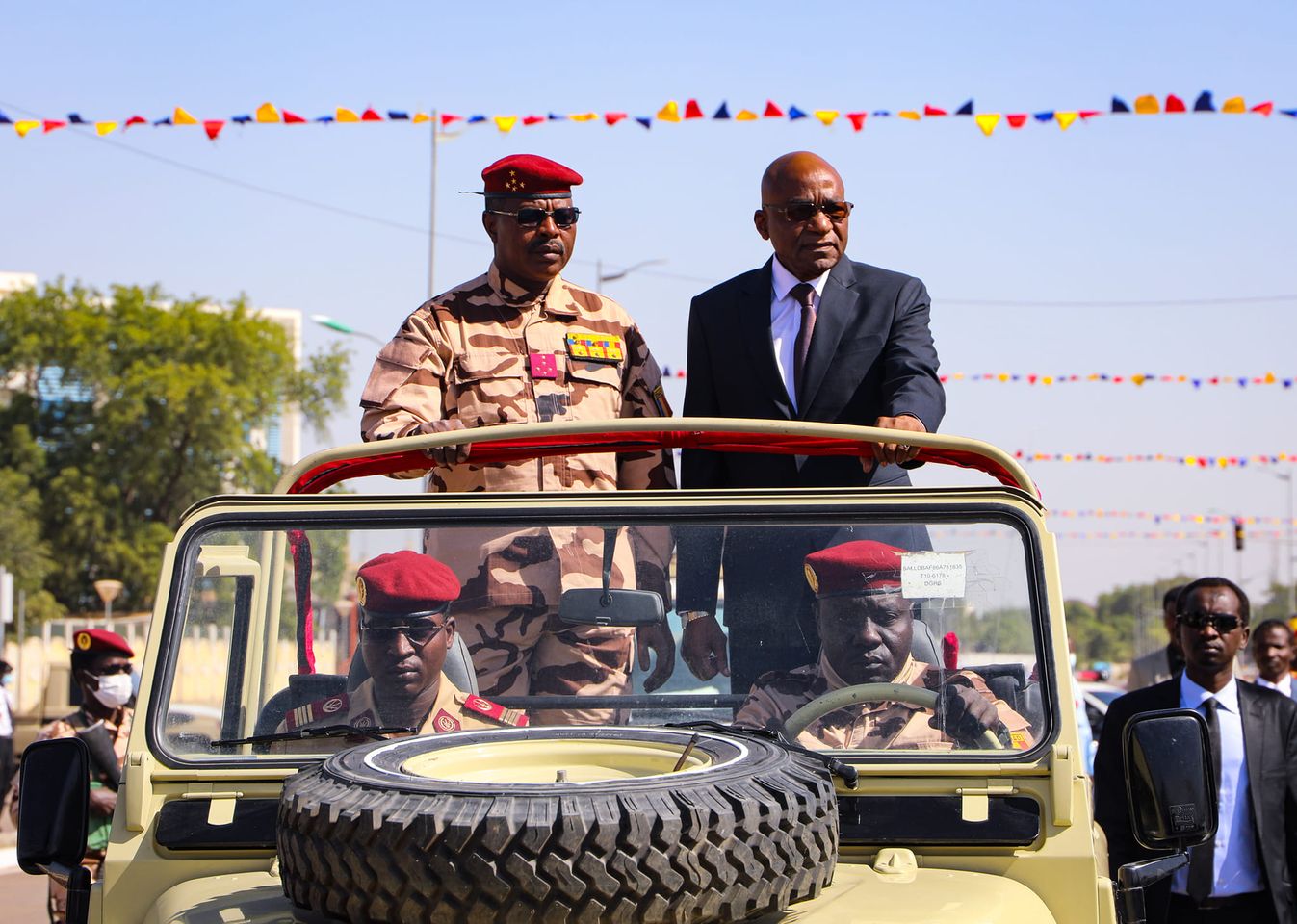 Tchad : le premier ministre préside la cérémonie de prise d'armes du 1er décembre à N'Djamena