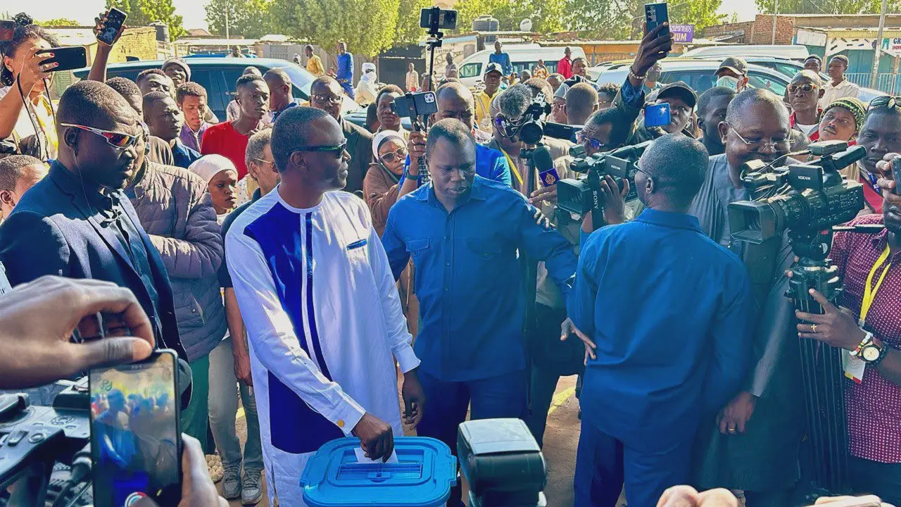 Le Référendum Constitutionnel au Tchad : Le leader du parti politique Les Transformateurs, Succès Masra, « a décidé » et « a voté »