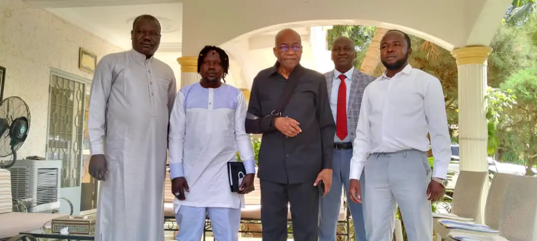 Tchad : l'artiste comédien et activiste Abba Ngol reçu par l'ancien premier ministre Saleh Kebzabo