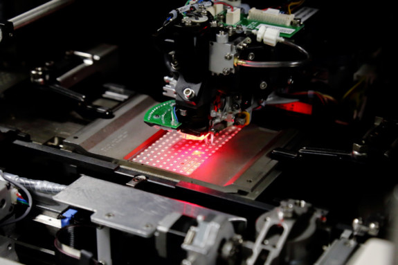 Photo shows a wire bonder of the packaging line of LatticePower in east China's Jiangxi province. (File photo) Photo shows a wire bonder of the packaging line of LatticePower in east China's Jiangxi province. (File photo)