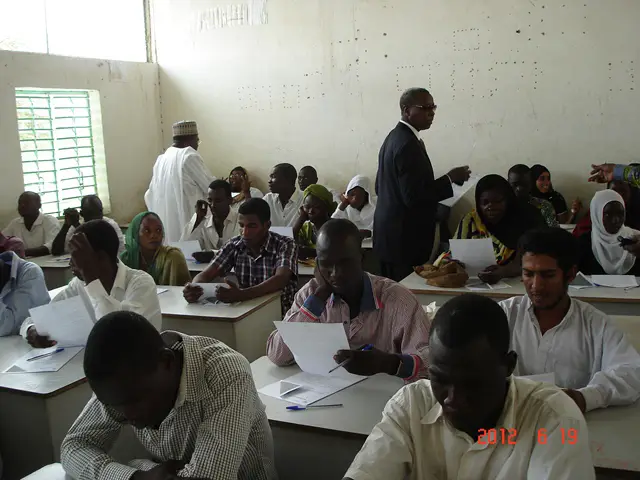 Des candidats composent les épreuves du baccalauréat à Massaguet, au Tchad. Crédit photo : Sources
