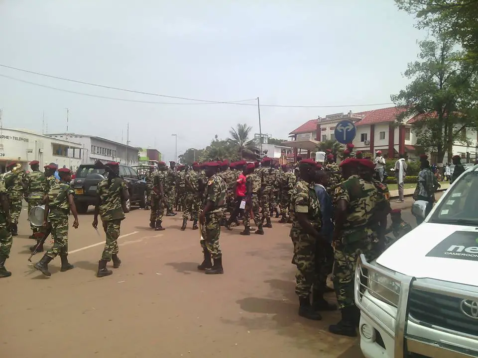 Cameroun: Les soldats Tchadiens ovationnés  par le couple présidentiel