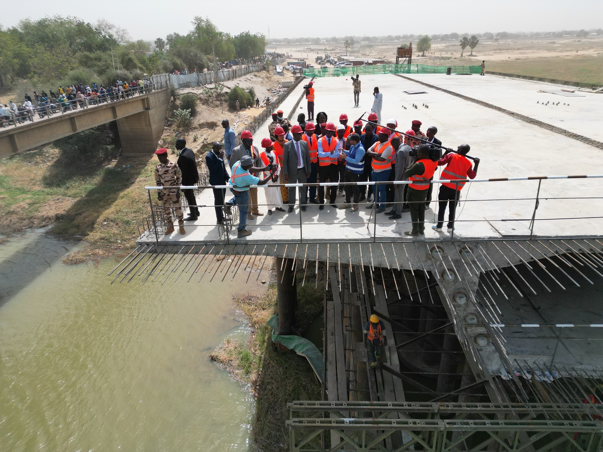 Tchad : Visite du Premier ministre sur le chantier du 3e pont sur le fleuve Chari à N'Djaména