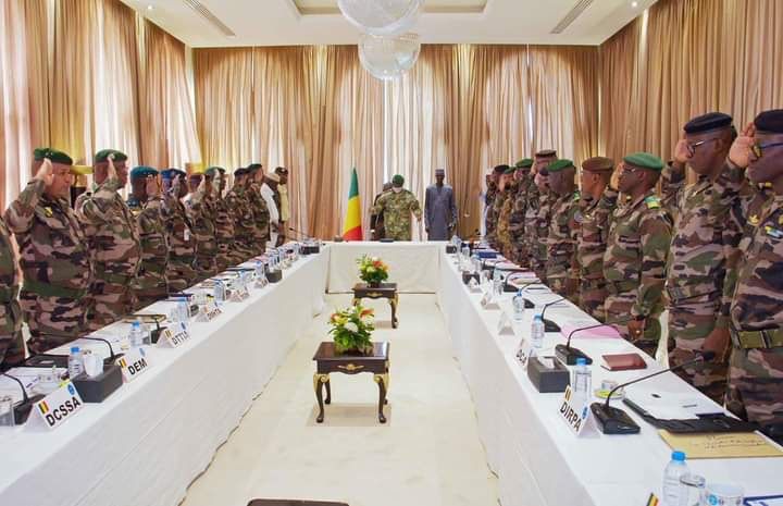 Mali : les chefs militaires réunis à la Présidence pour une rencontre stratégique