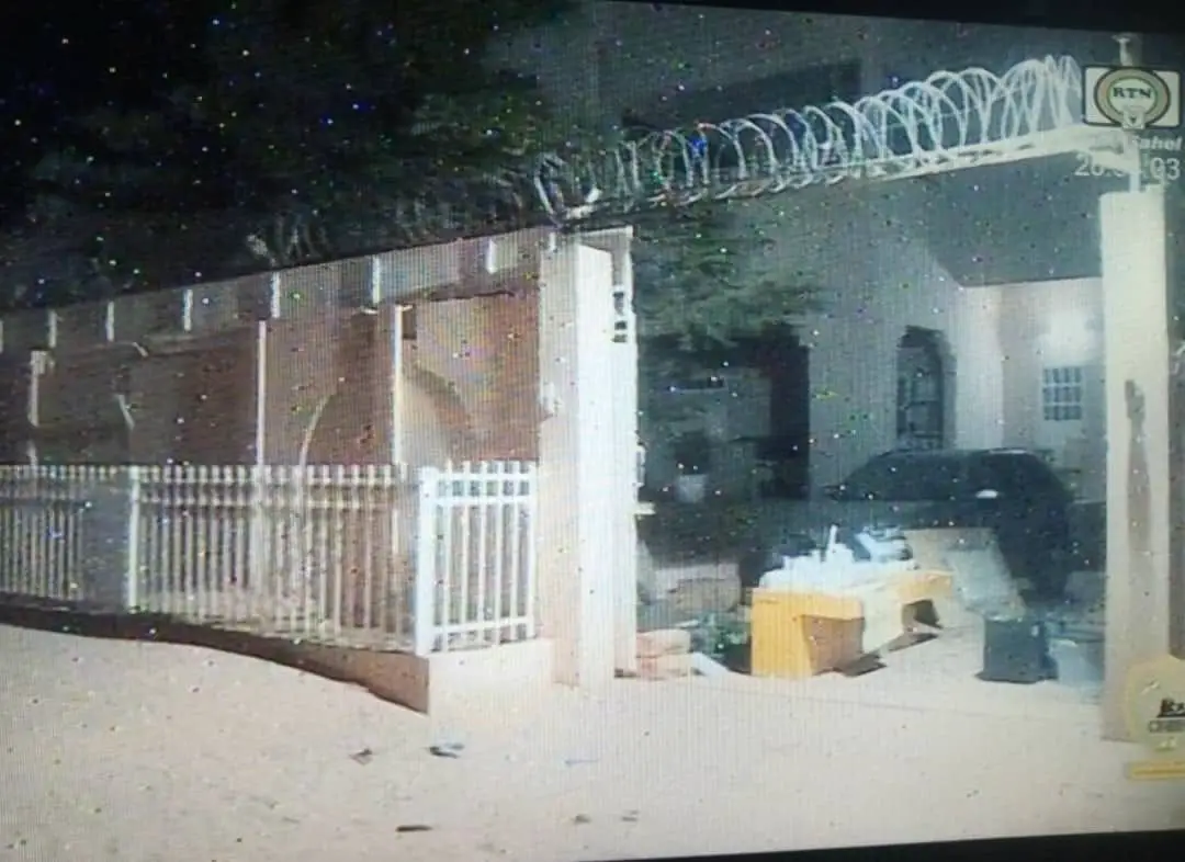 Niger : Le gouvernement affirme avoir découvert une cache d’armes dans une villa occupée par des instructeurs militaires Français