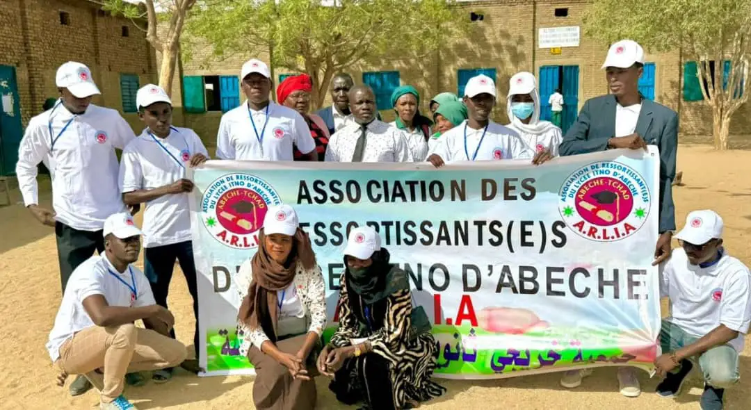 Tchad : à Abéché, les élèves reçoivent des kits scolaires de l'association ARLIA