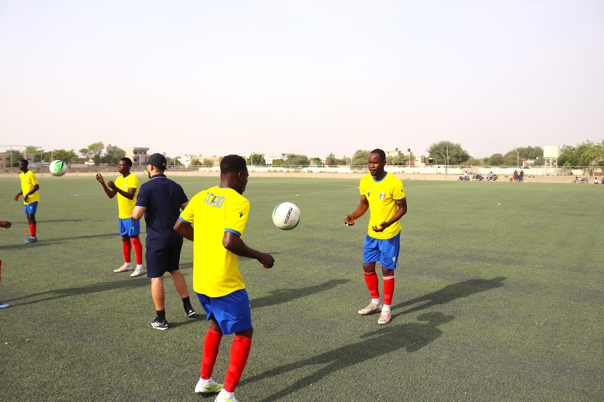 CAN 2025 : Kevin Nicaise Tatila évalue ses joueurs lors d'un match intra groupe