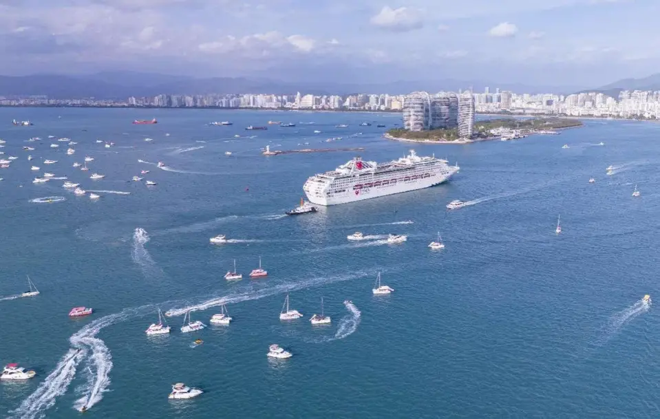 The Dream cruise ship embarks on its maiden voyage from Sanya in south China's Hainan province, Jan. 14, 2024. (Photo by Ye Longbin/People's Daily Online)