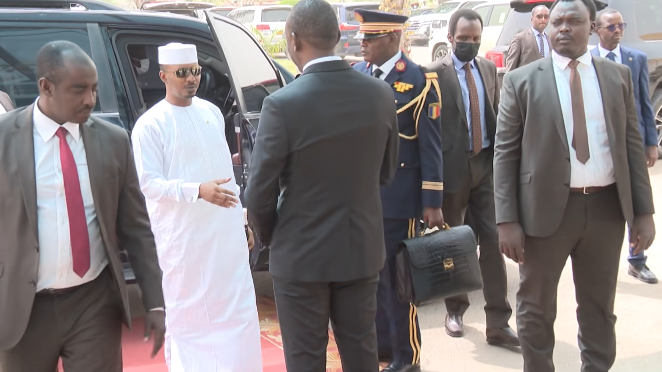 Le président de transition du Tchad en visite officielle aux Émirats arabes unis Le président de transition du Tchad en visite officielle aux Émirats arabes unis