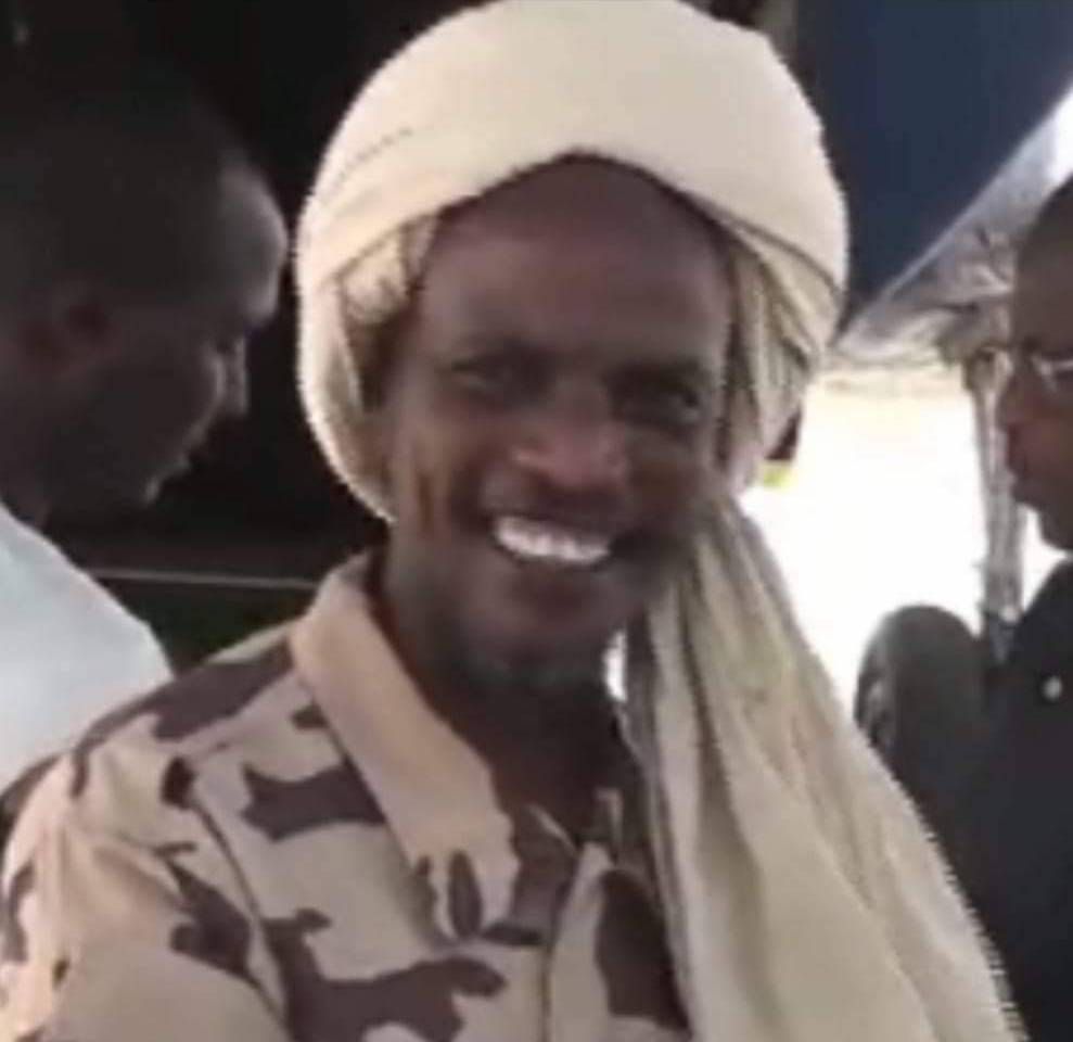 Tchad : le gouverneur du Logone occidental décerne une lettre de félicitation à un commissaire de Police Tchad : le gouverneur du Logone occidental décerne une lettre de félicitation à un commissaire de Police