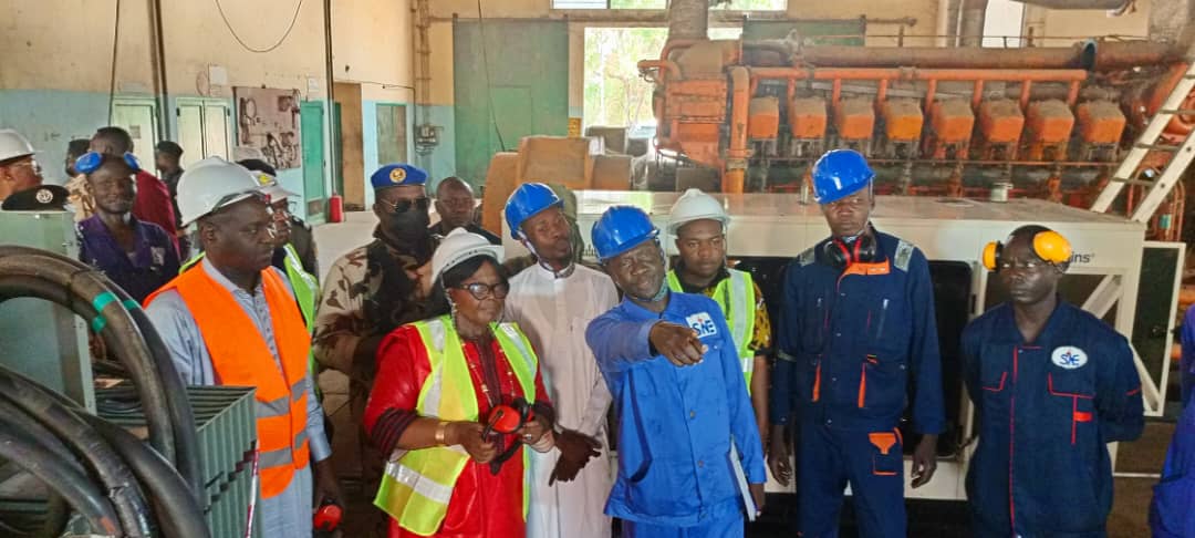 Tchad : la ministre de l’Energie visite la centrale électrique de la SNE de Sarh