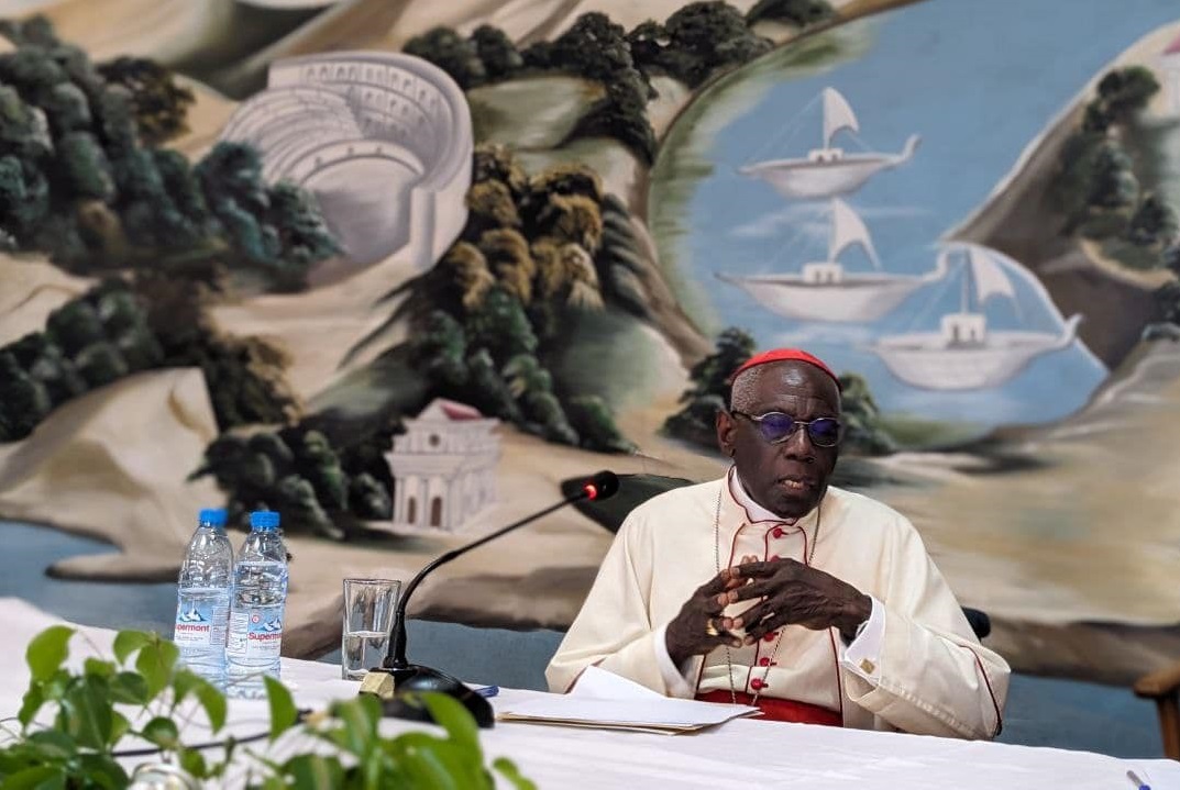 Cameroun : le Cardinal Robert Sarah rencontre les prêtres et les religieux