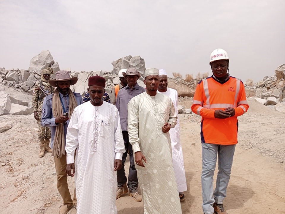 Tchad : Visite d’une délégation du ministère des Mines et de la Géologie sur les sites miniers dans le Mayo Kebbi Ouest Tchad : Visite d’une délégation du ministère des Mines et de la Géologie sur les sites miniers dans le Mayo Kebbi Ouest