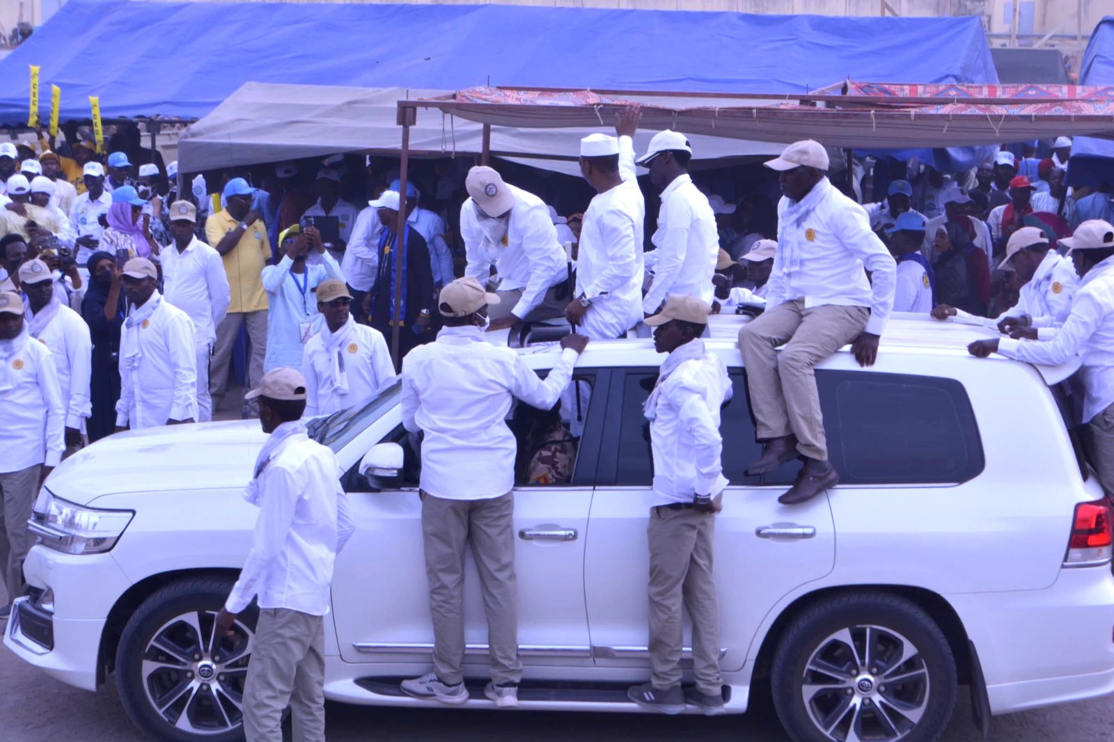 Tchad : meeting de Mahamat Idriss Deby Itno à Doba Tchad : meeting de Mahamat Idriss Deby Itno à Doba