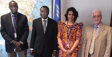 Sur la photo, de gauche à droite : M. Moustapha Abakar, Directeur général adjoint de l’aviation civile du Tchad ; M. Olumuyiwa Benard Aliu, Président du Conseil de l’OACI ; Mme Haoua Acyl Ahmat Aghabach, Secrétaire d’État chargée de l’aviation civile et de la météorologie nationale du Tchad ; M. Raymond Benjamin, Secrétaire général de l’OACI.