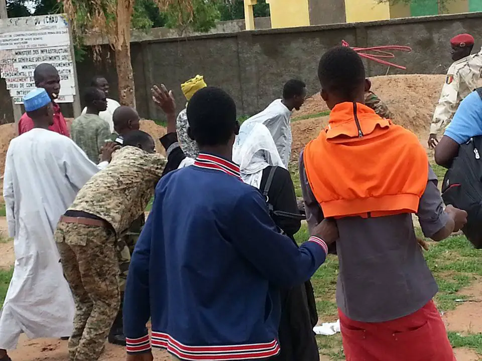 Tchad : Un contrôle sur une femme au visage couvert dégénère en bagarre